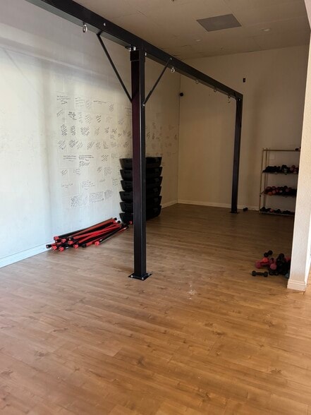 More Photos Of 23460 Cinema Dr, Valencia Unknown For Lease