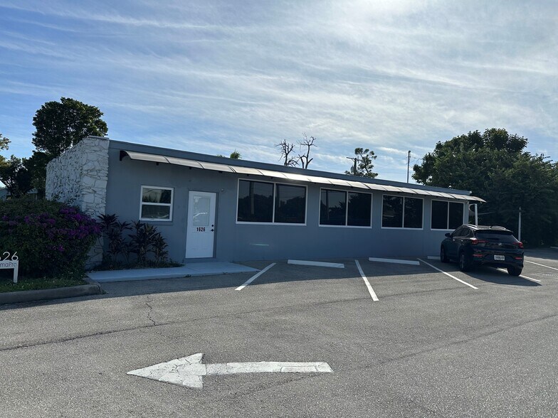 Primary Photo Of 1620 Medical Ln, Fort Myers Office For Lease