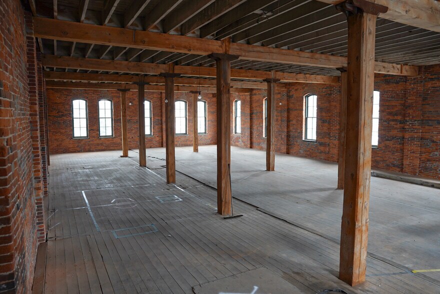 More Photos Of 160 N Main St, Mansfield Warehouse For Lease