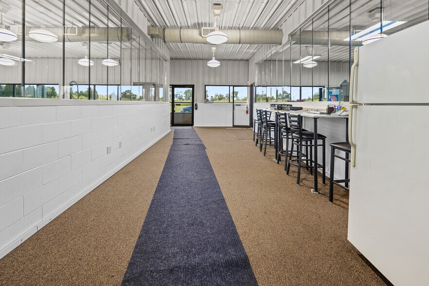 More Photos Of 560 Rolling Meadows, Fond Du Lac Light Distribution For Sale