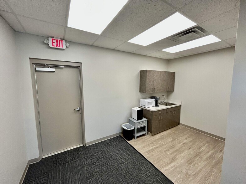 More Photos Of 104 Clarence F Warner Dr, Monroe Office For Lease