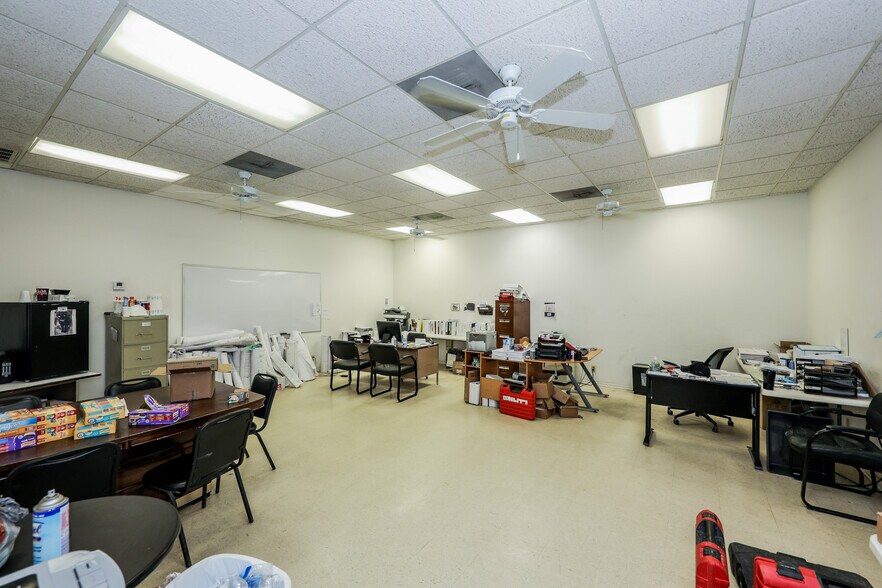 More Photos Of 5809 East Dr, Laredo Warehouse For Sale