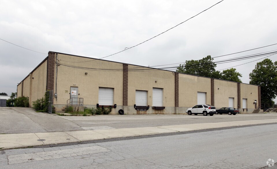 Primary Photo Of 425-433 Seminole Ave, Lester Warehouse For Lease