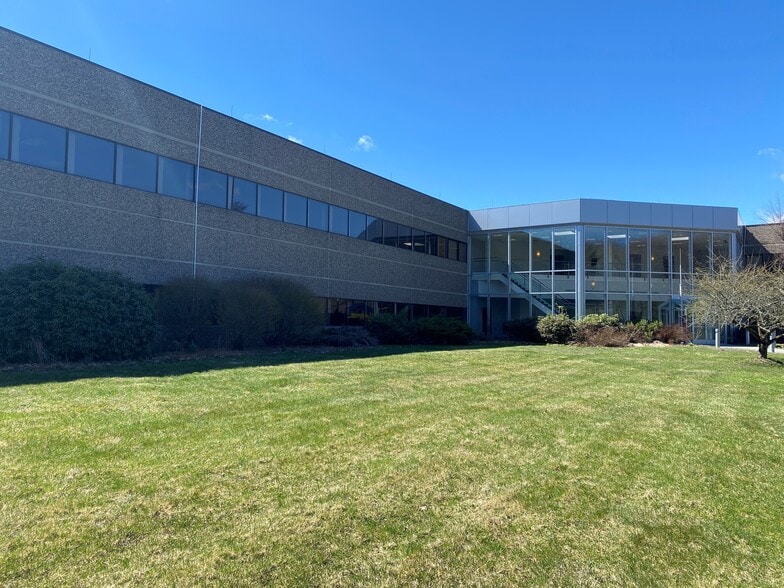 More Photos Of 397 Williams St, Marlborough Research And Development For Lease