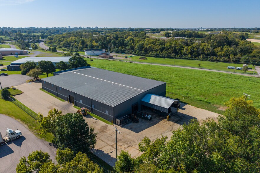 More Photos Of 151 Hanger Cir, Richmond Warehouse For Lease