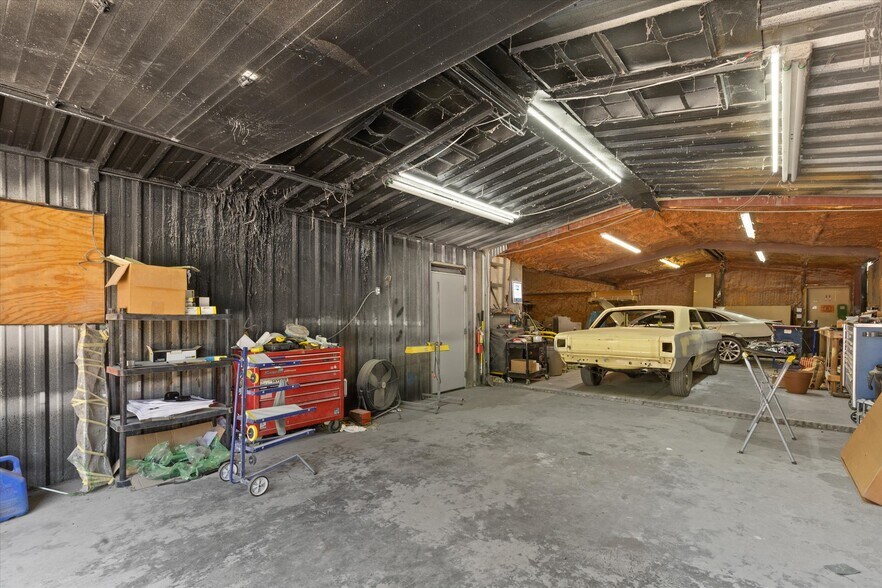 More Photos Of 725 Holmes Dr, Granbury Auto Repair For Sale