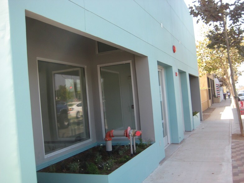 More Photos Of 2222 Pico Blvd, Santa Monica Storefront Retail Office For Lease