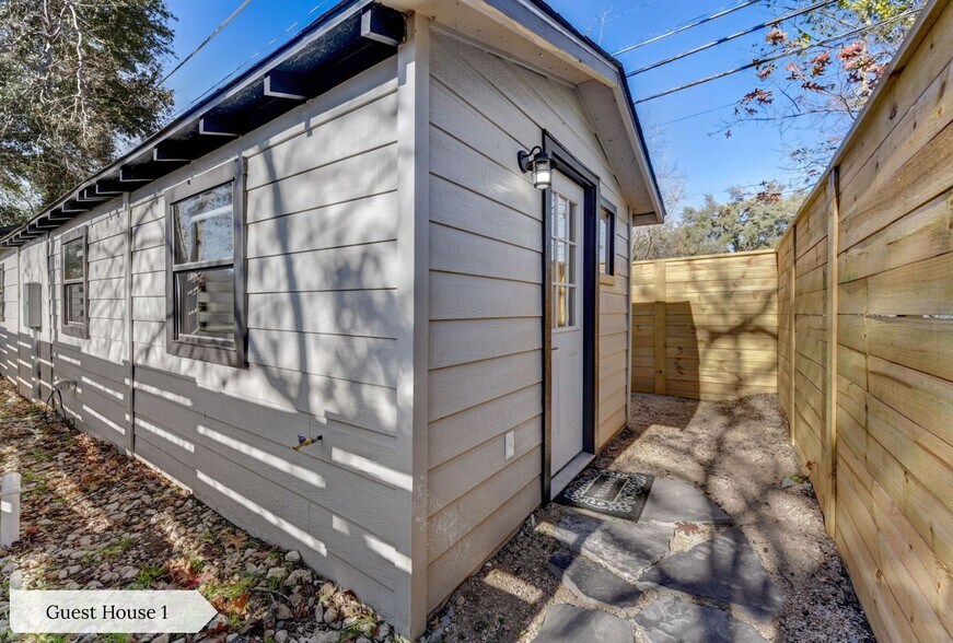 More Photos Of 7002 Whispering Oaks Dr, Austin Specialty For Sale