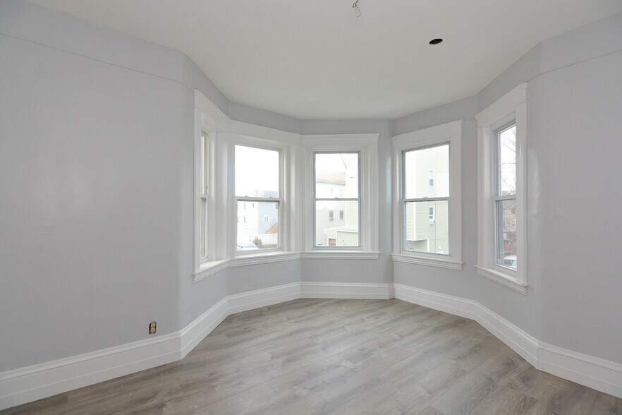 More Photos Of 35 Lafayette St, Worcester Apartments For Sale