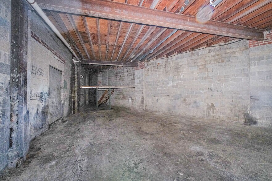 More Photos Of 961 E 51st St, Brooklyn Service For Sale
