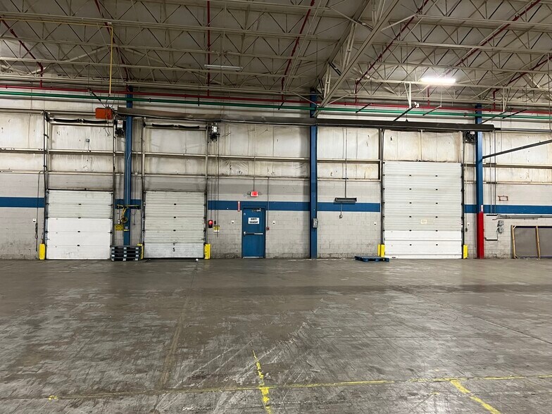 More Photos Of 1615 W McDonald St, Hartford City Warehouse For Lease