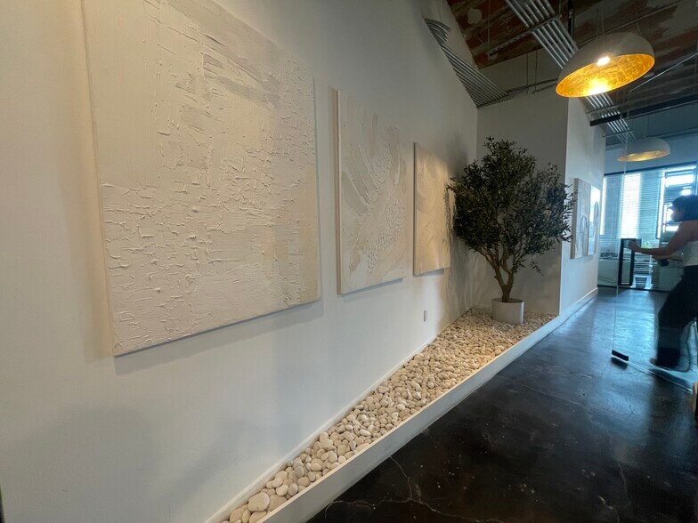 More Photos Of 1900 NE Miami Ct, Miami Office For Lease