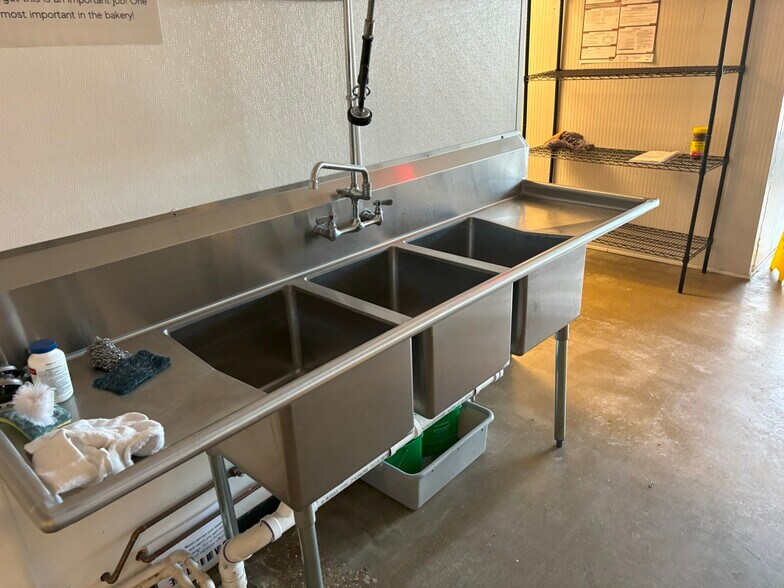 More Photos Of 10800-10822 S Cicero Ave, Oak Lawn Storefront Retail Office For Lease