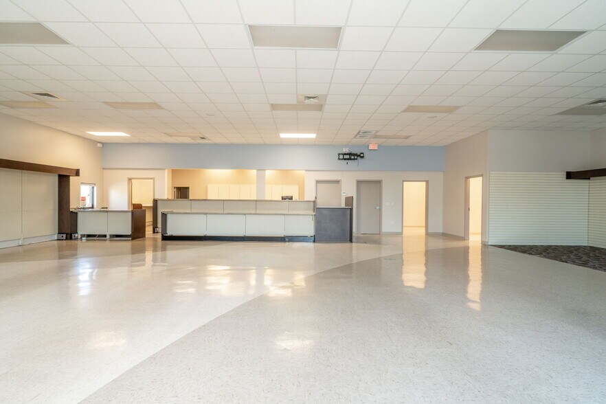 More Photos Of 16 Gosnell, Staunton Medical For Sale