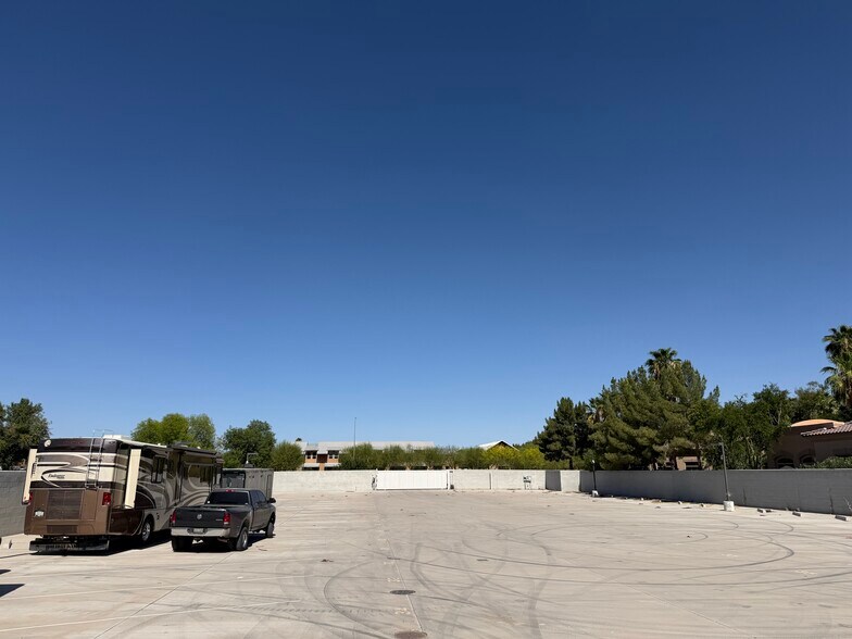 More Photos Of 2060 S Vineyard, Mesa Contractor Storage Yard For Lease