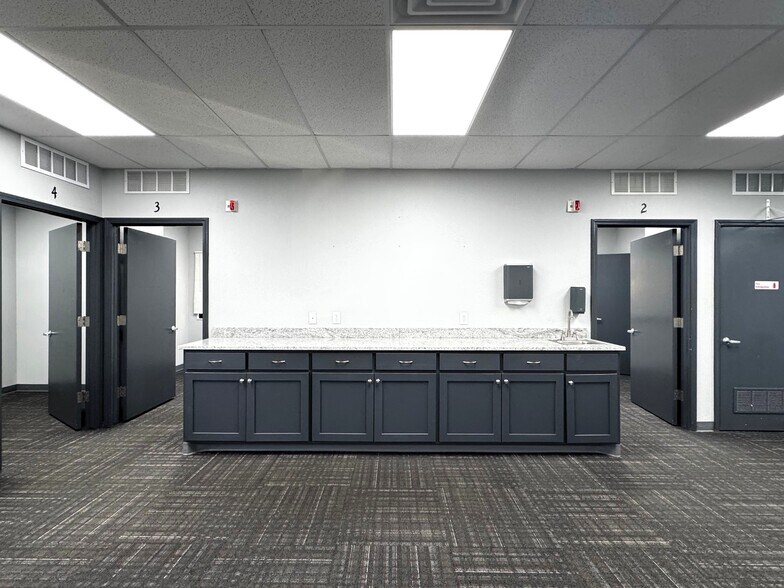 More Photos Of 501 E 15th St, Edmond Medical For Lease