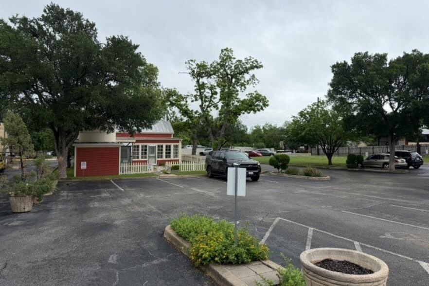 More Photos Of , Fredericksburg General Retail For Sale