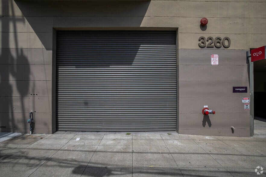 More Photos Of 3260 19th St, San Francisco Showroom For Lease