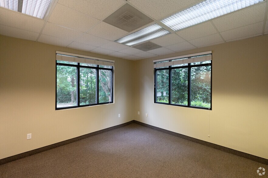 More Photos Of 1520 E Franklin St, Chapel Hill Medical For Sale