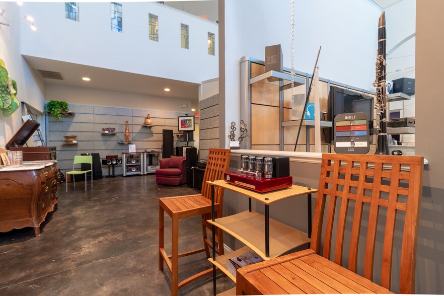 More Photos Of 8780 Perimeter Park Ct, Jacksonville Storefront Retail Office For Lease