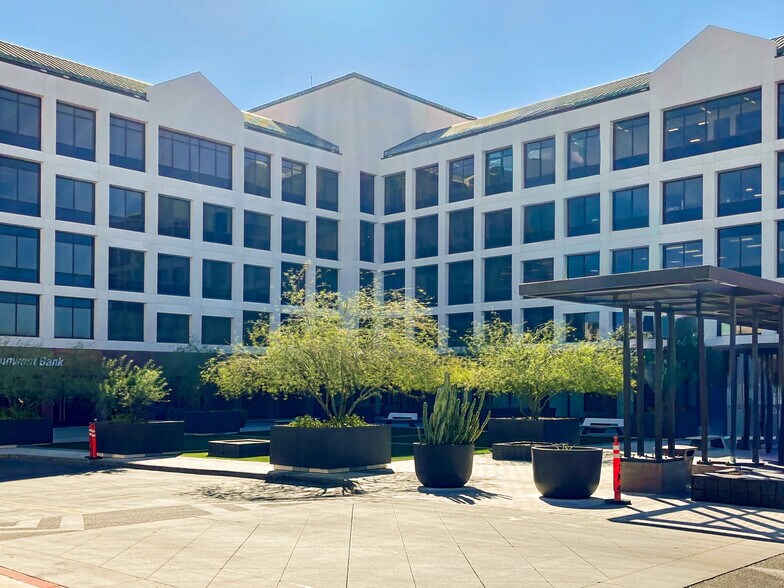 More Photos Of 7150 E Camelback Rd, Scottsdale Coworking Space