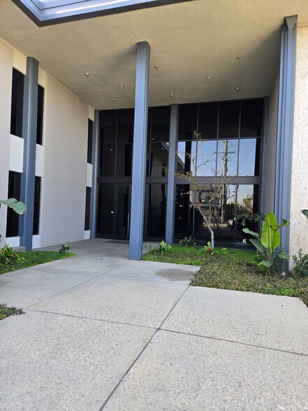 More Photos Of 16750 Schoenborn St, North Hills Flex For Sale