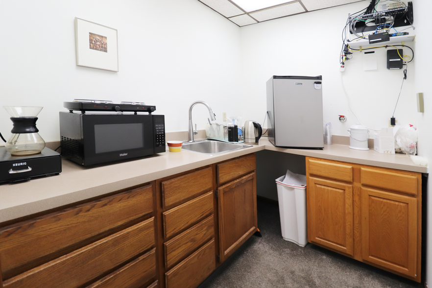 More Photos Of 4021 W Main St, Kalamazoo Office For Sale