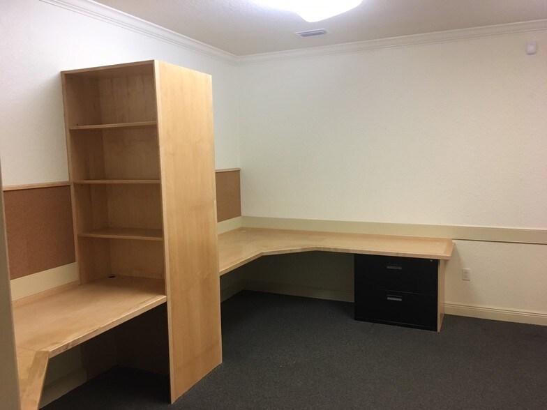 More Photos Of 4030 N Monroe St, Tallahassee Light Distribution For Sale