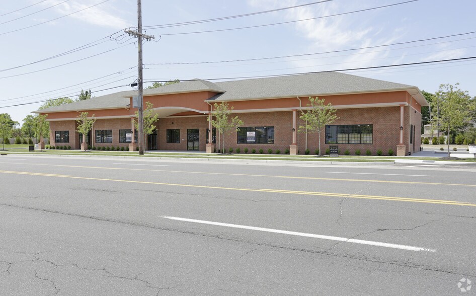 More Photos Of 1360 Lakeland Ave, Bohemia Storefront Retail Office For Lease