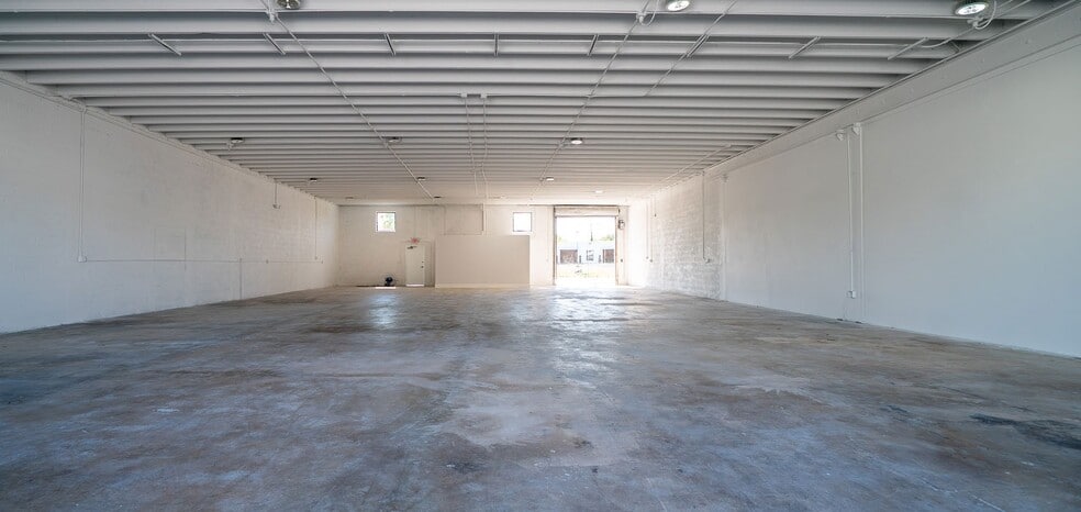 More Photos Of 12250 NE 13th Ct, North Miami Office For Lease