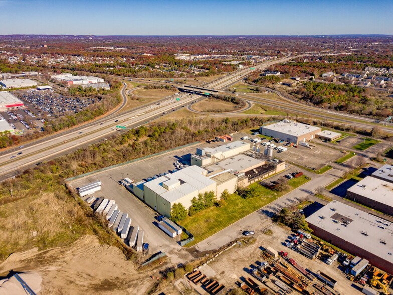 More Photos Of 33 Rajon Rd, Bayport Manufacturing For Lease