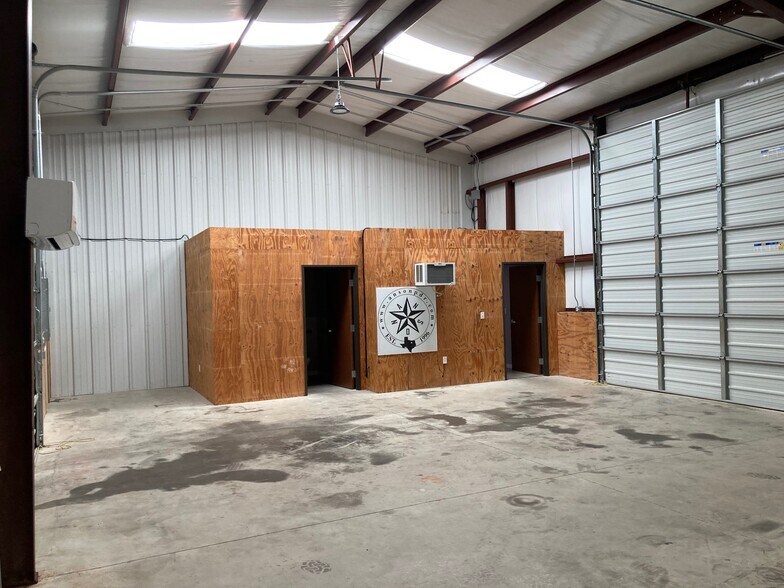 More Photos Of 1919 Golden Heights Rd, Fort Worth Unknown For Lease