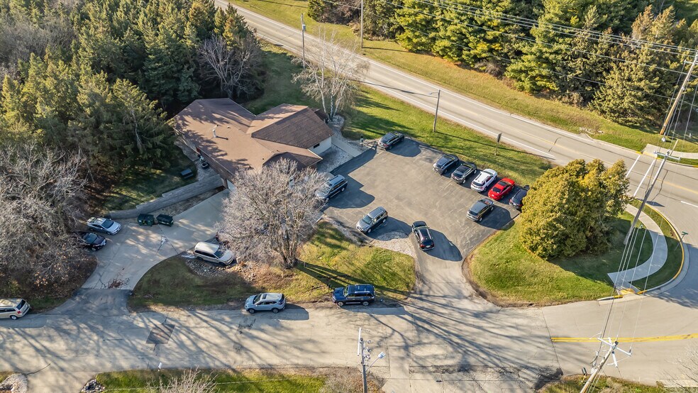 More Photos Of 645 Hawthorne Dr, Omro Veterinarian Kennel For Sale