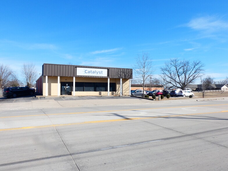 Primary Photo Of 5707-5719 Jenny Lind Rd, Fort Smith Storefront Retail Office For Sale