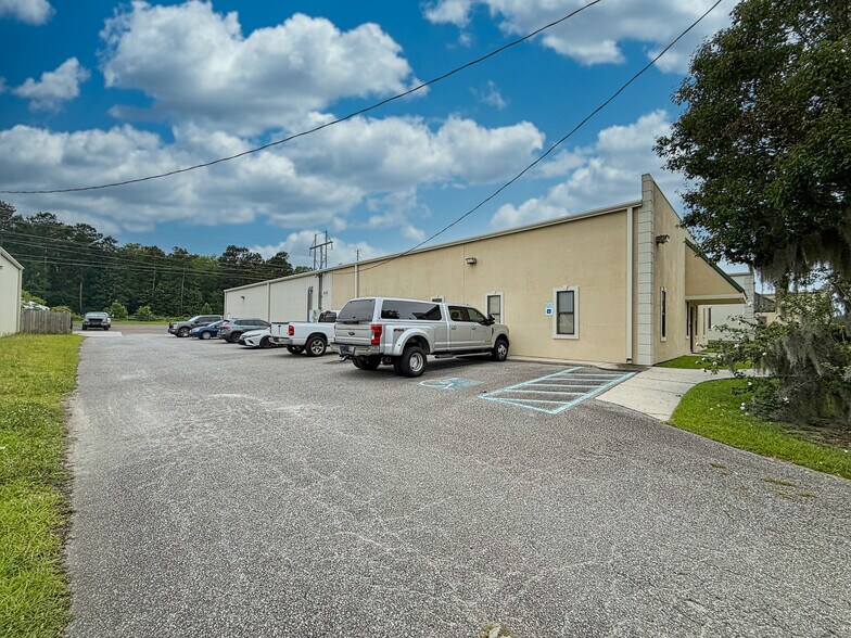 More Photos Of 7217 Peppermill Pky, North Charleston Industrial For Lease