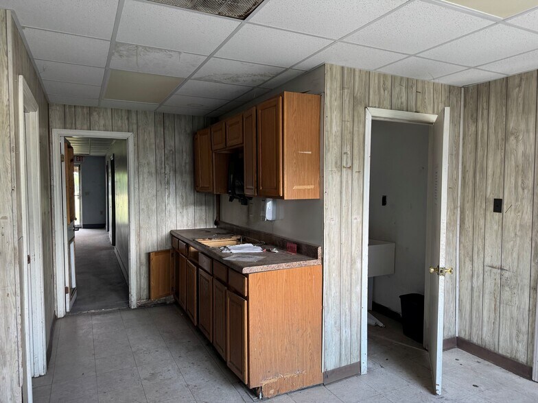 More Photos Of 4199 Housers Mill Rd, Byron Flex For Sale