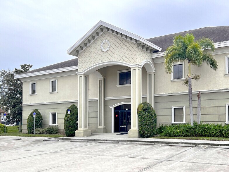 More Photos Of 308 Avenue G SW, Winter Haven Office For Lease