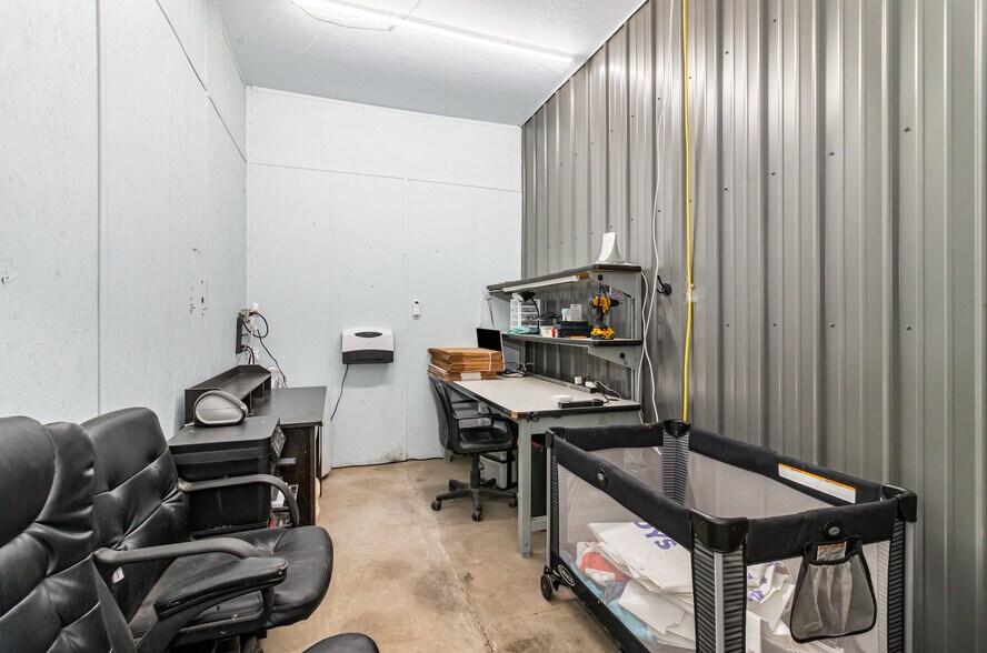 More Photos Of 8285 Tri County Hwy, Sardinia Flex For Sale