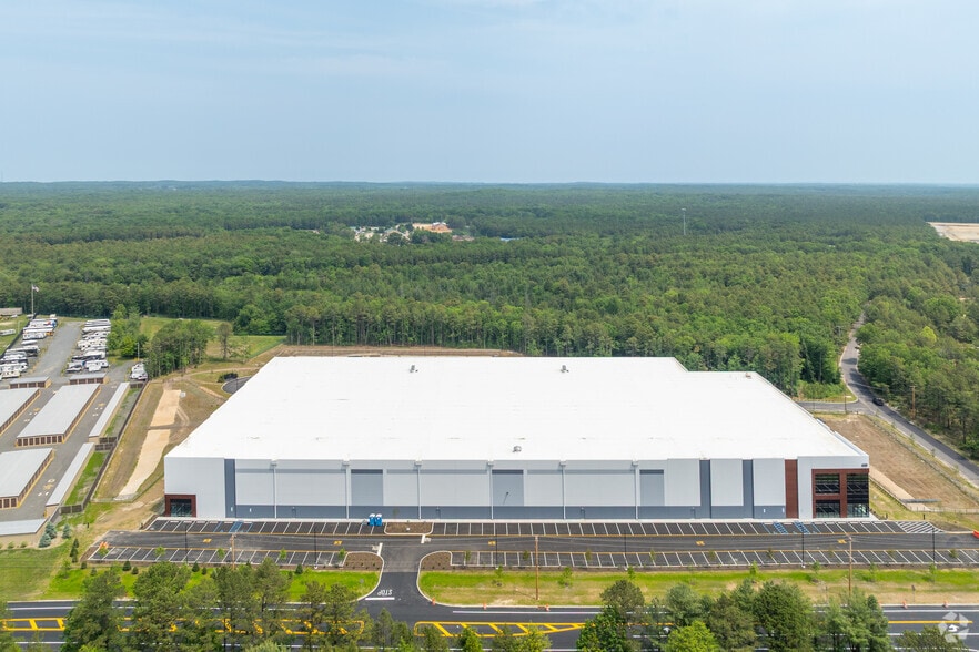 More Photos Of 620 W Commodore Boulevard, Jackson Distribution For Sale