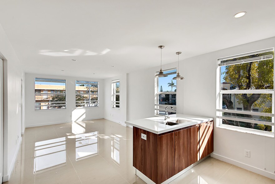 More Photos Of 924 Marseille Dr, Miami Beach Apartments For Sale