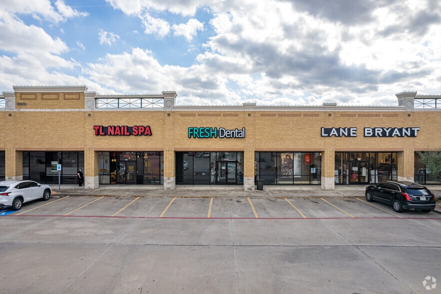 More Photos Of 16623-16641 N Coit Rd, Dallas General Retail For Lease