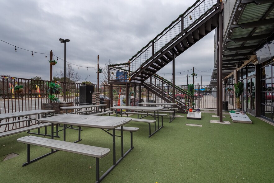 More Photos Of 7280 UTSA Blvd, San Antonio Freestanding For Lease