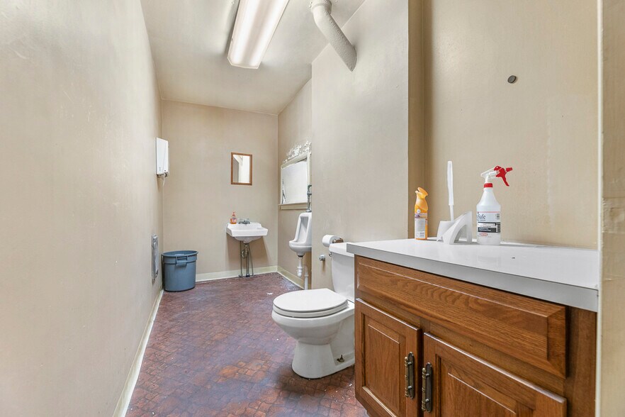 More Photos Of 14924 Beloit Snodes Rd, Beloit Manufacturing For Sale