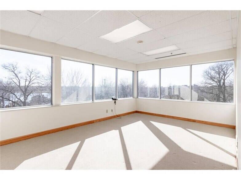 More Photos Of 4388 Shoreline Dr, Spring Park Storefront Retail Office For Sale