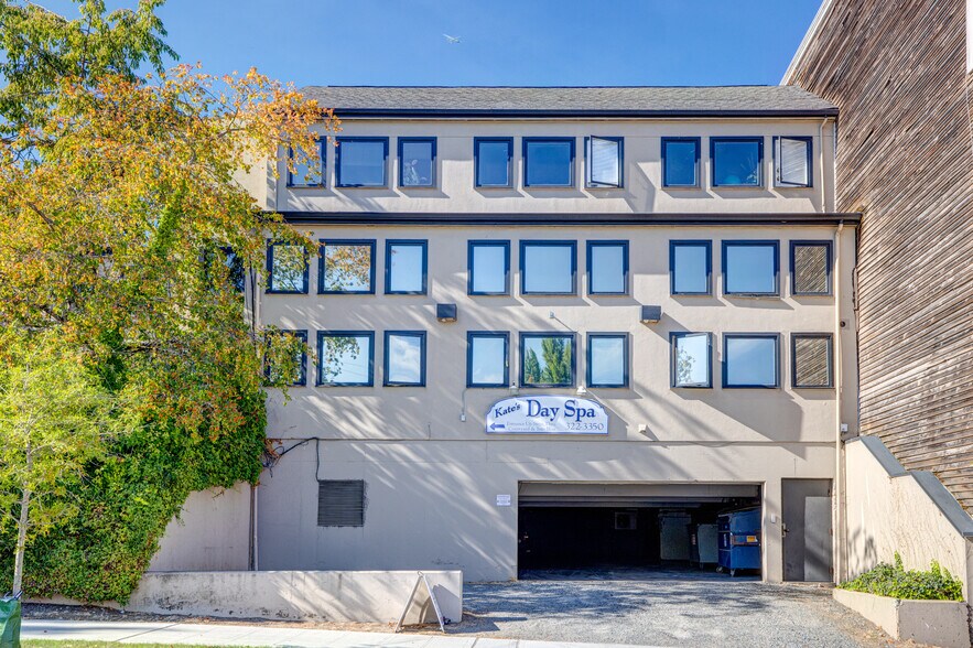 More Photos Of 2711 E Madison St, Seattle Storefront Retail Office For Sale