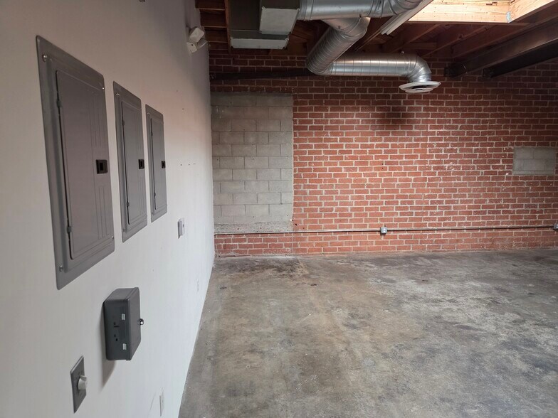 More Photos Of 2234 Barry Ave, Los Angeles Warehouse For Lease