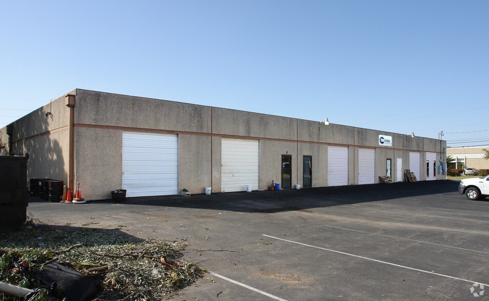 More Photos Of 2301 Denton Dr, Austin Warehouse For Lease