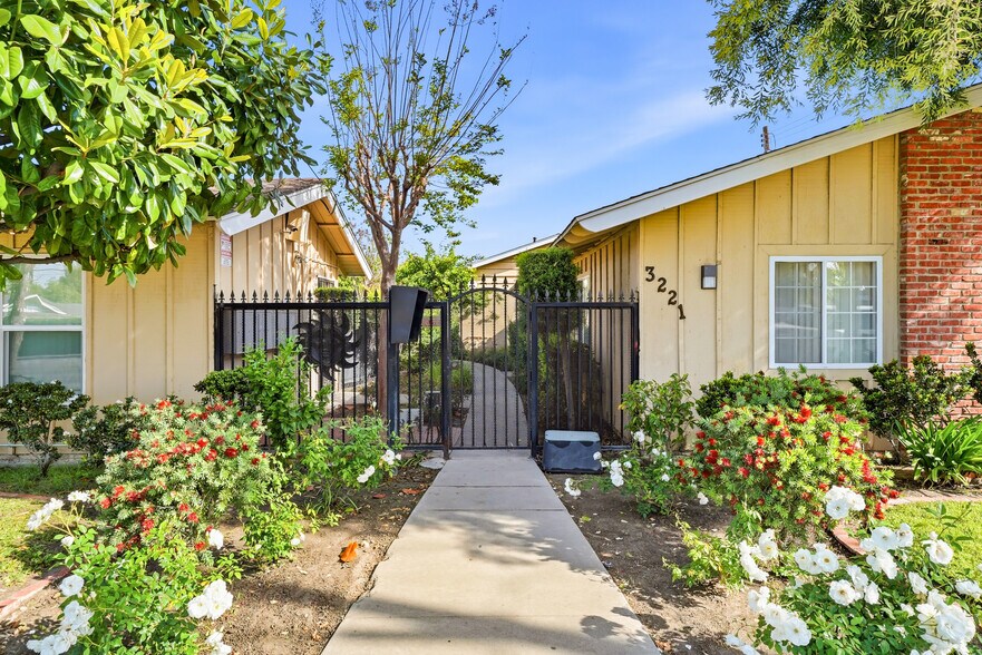 More Photos Of 3221 W Ball Rd, Anaheim Apartments For Sale