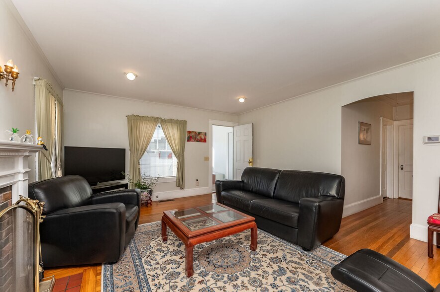 More Photos Of 112 Lafayette Rd, North Hampton General Retail For Sale