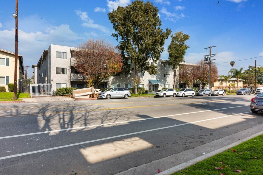More Photos Of 13951 Moorpark St, Sherman Oaks Apartments For Sale